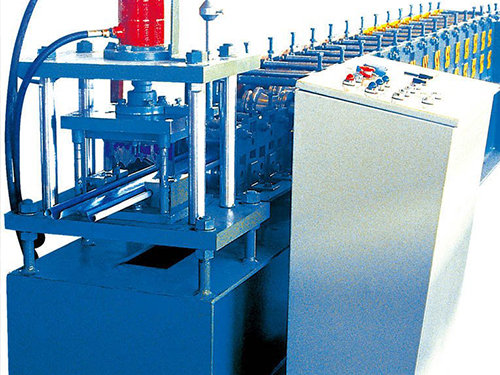 آلات تشكيل الأبواب