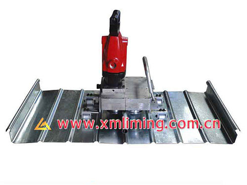 ماكينة تشكيل الأسقف