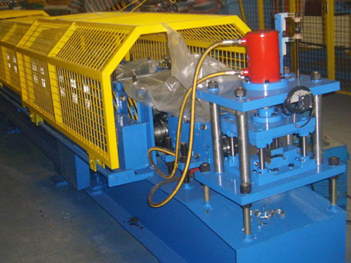 آلات تشكيل الأبواب